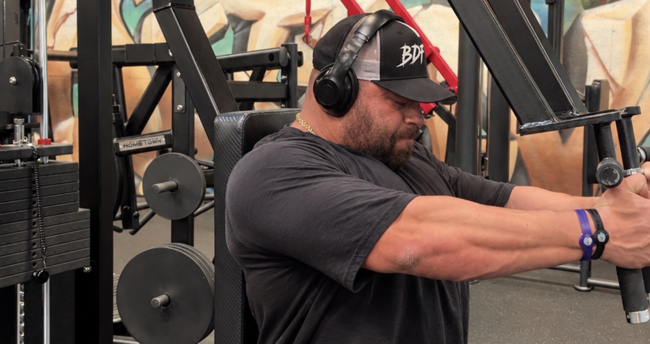 BDF coach training on a strength machine at the gym